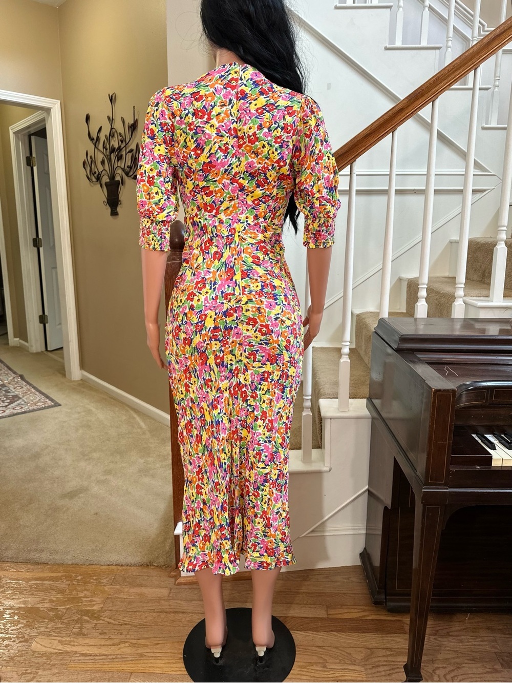 RIXO Floral Multicolor V-Neck Midi Dress - Picture 8 of 10